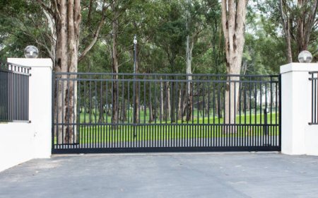 How Durable Are Cantilever Gates in Harsh Weather Conditions?