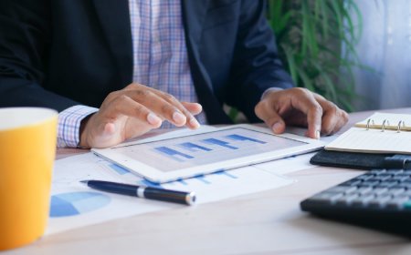 How Reputation Management Supports SEO in Financial Services