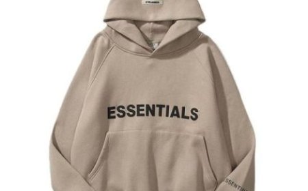 From Instagram to IRL: The Essentials Hoodie in Everyday Fashion