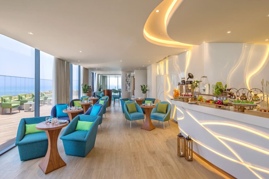 Experience Tranquil Luxury in the Deluxe Suite Sea View at The Retreat Palm Dubai